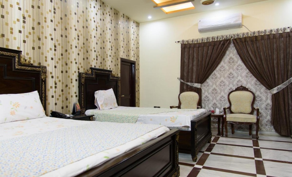 Deluxe Family Room